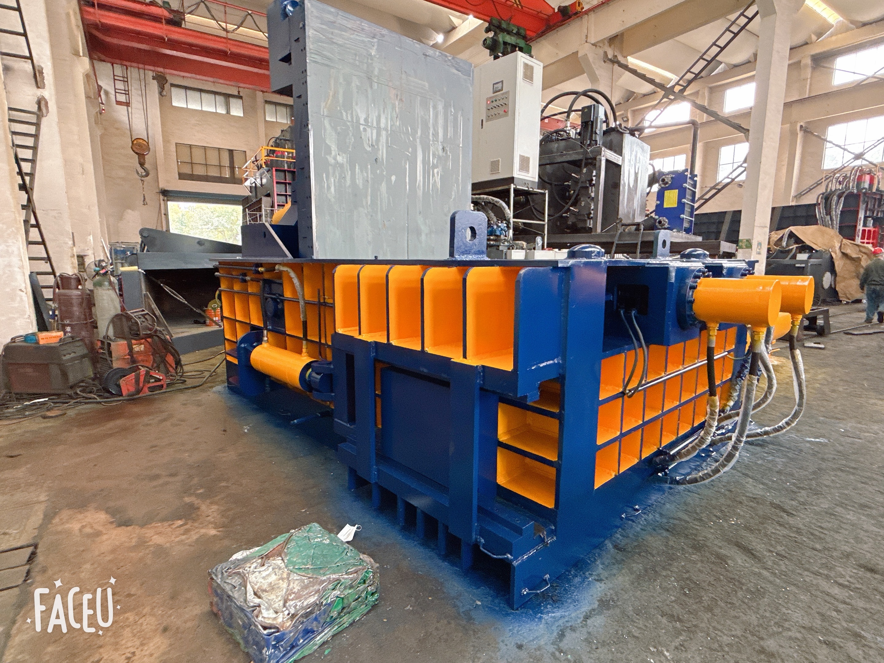 Najnowsze blogi firmy How to Improve Scrap Metal Baler Output When Processing High Volumes of Steel Scrap