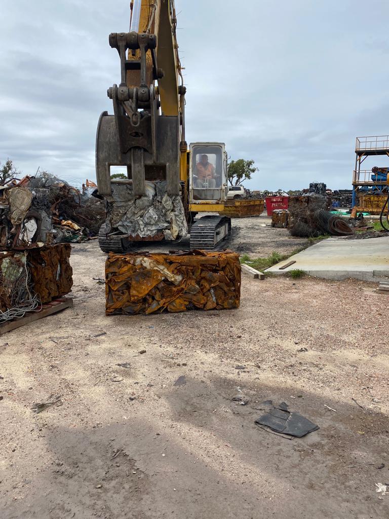 Najnowsze blogi firmy How to Select Bale Size for Easier Scrap Storage, Loading and Furnace Charging